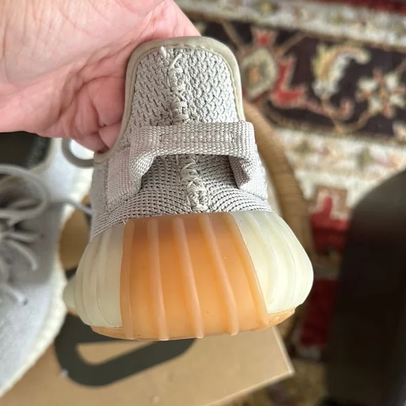 Yeezy Boost 350 V2 in Light Gray and Cream Size 9 - adidas Yeezy Boost 350 V2 Low Light - Ready to Ship  main image 2